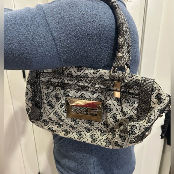 GUESS Y2K Mini Shoulder Bag - Picture 6 of 6